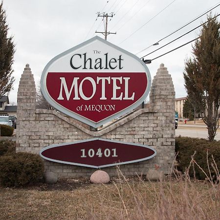The Chalet Motel Mequon Bagian luar foto