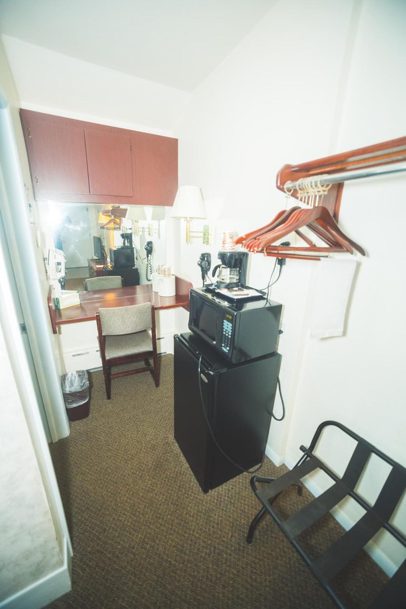 The Chalet Motel Mequon Bagian luar foto