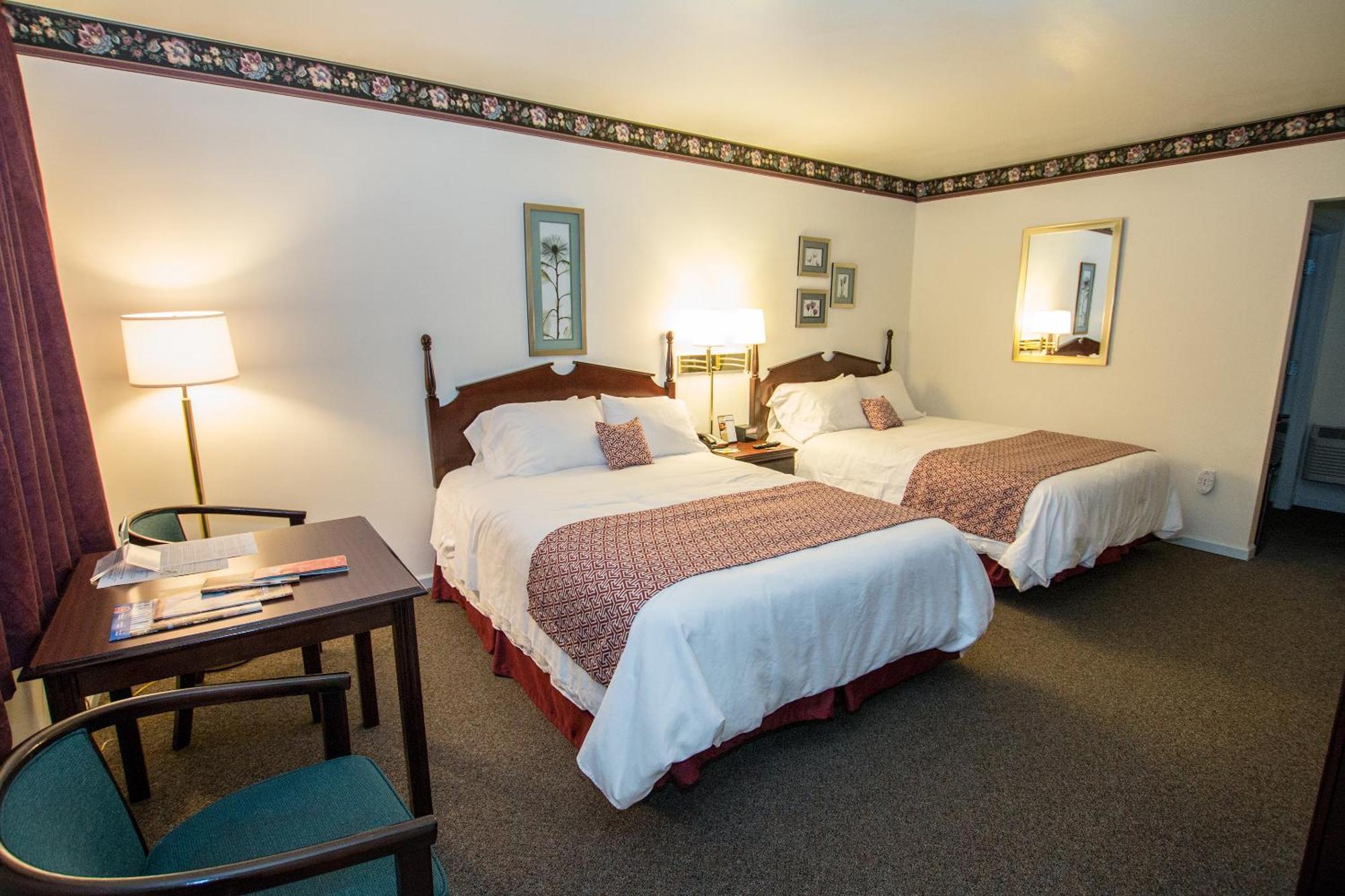 The Chalet Motel Mequon Bagian luar foto