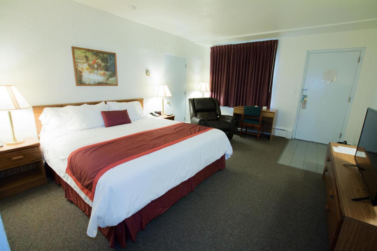 The Chalet Motel Mequon Bagian luar foto